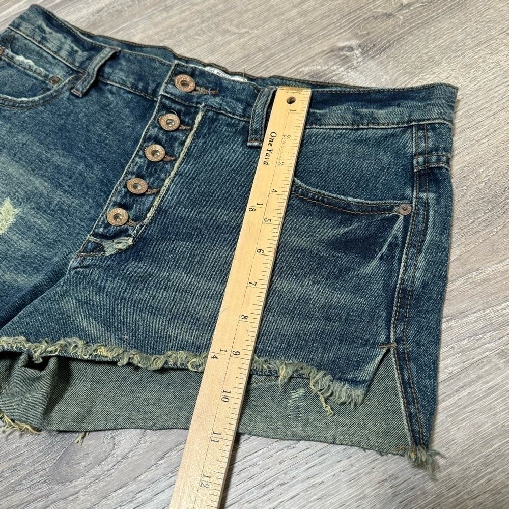 FREE PEOPLE 5 Button Fly Frayed Distressed Raw hem Denim Shorts 27 - Picture 6 of 8